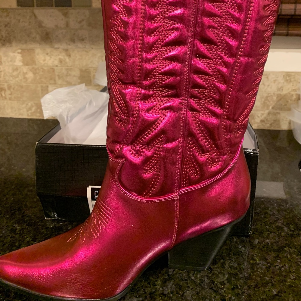 New fuschia pink cape Robbin  boots size 11